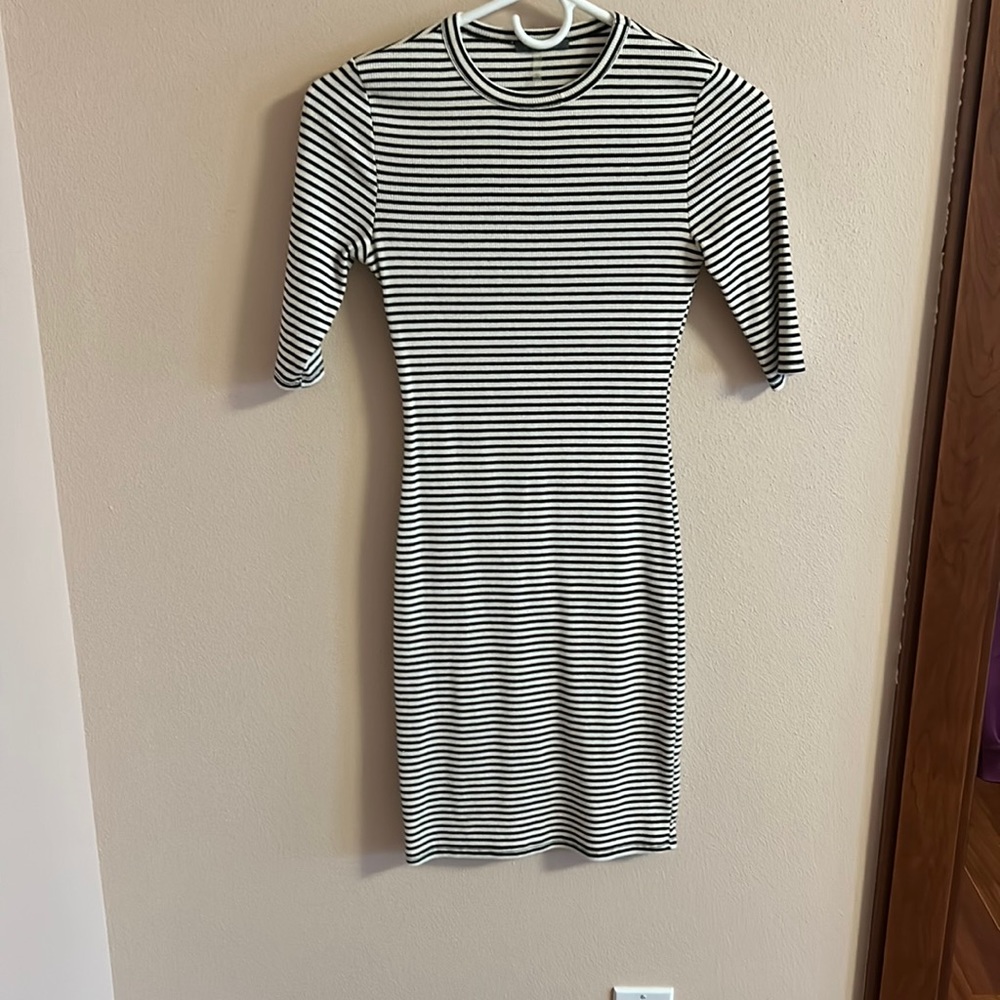 Black and white ribbed, striped body con dress